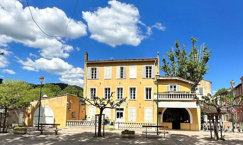 Hotel De La Loube La Roquebrussanne المظهر الخارجي الصورة