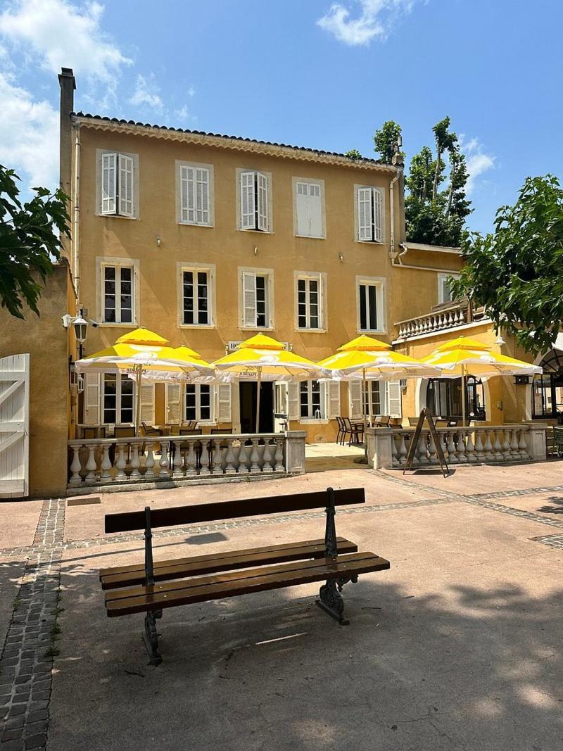 Hotel De La Loube La Roquebrussanne المظهر الخارجي الصورة